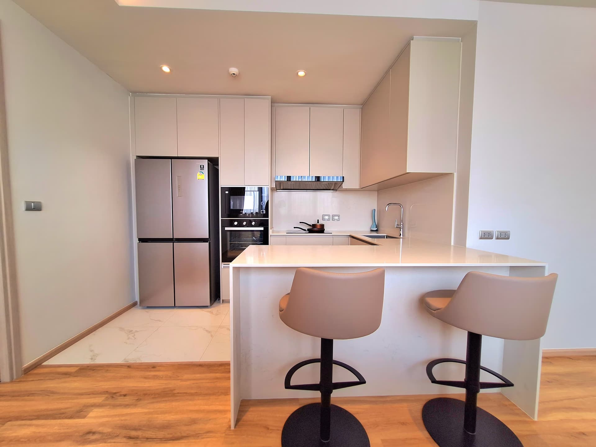 Condo for Rent at Bearing Residence - Image 3