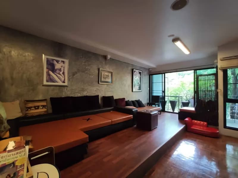 6 Bedroom House