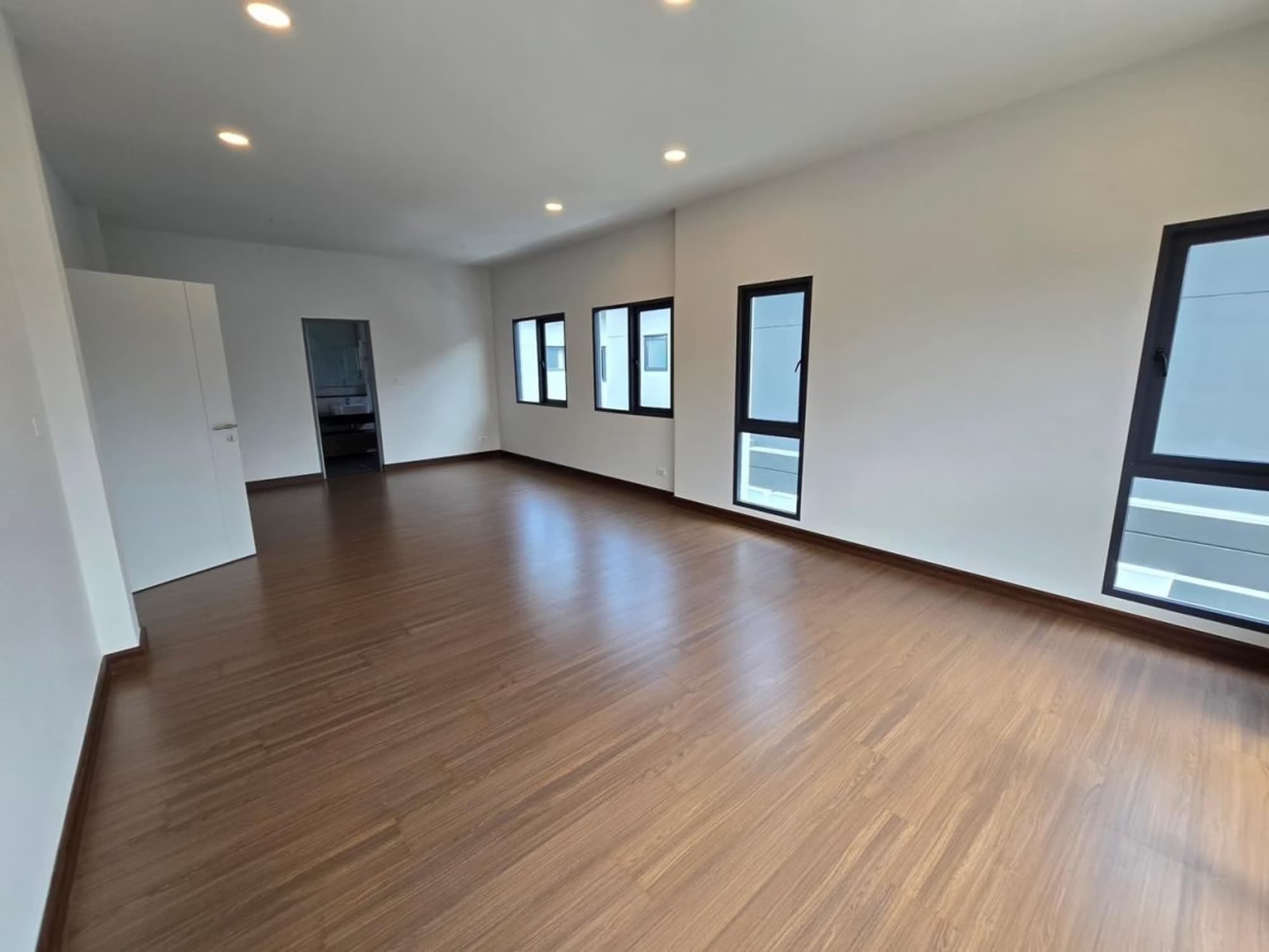 5 ห้องนอน บ้าน สำหรับ จำหน่าย ใน Bang Phli - Image 12