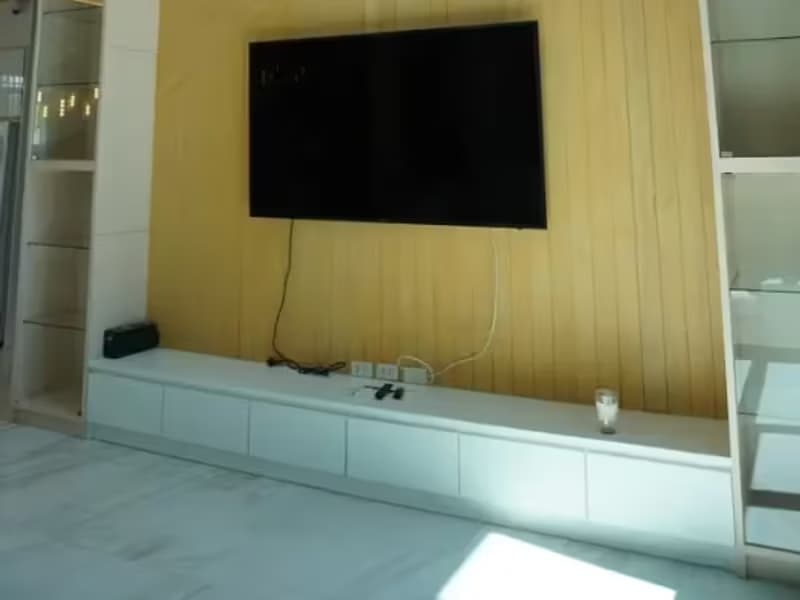6 Bedroom House