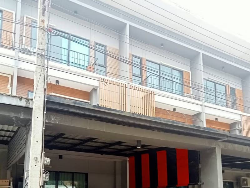 3 Bed Townhouse for Rent in Bang Phli