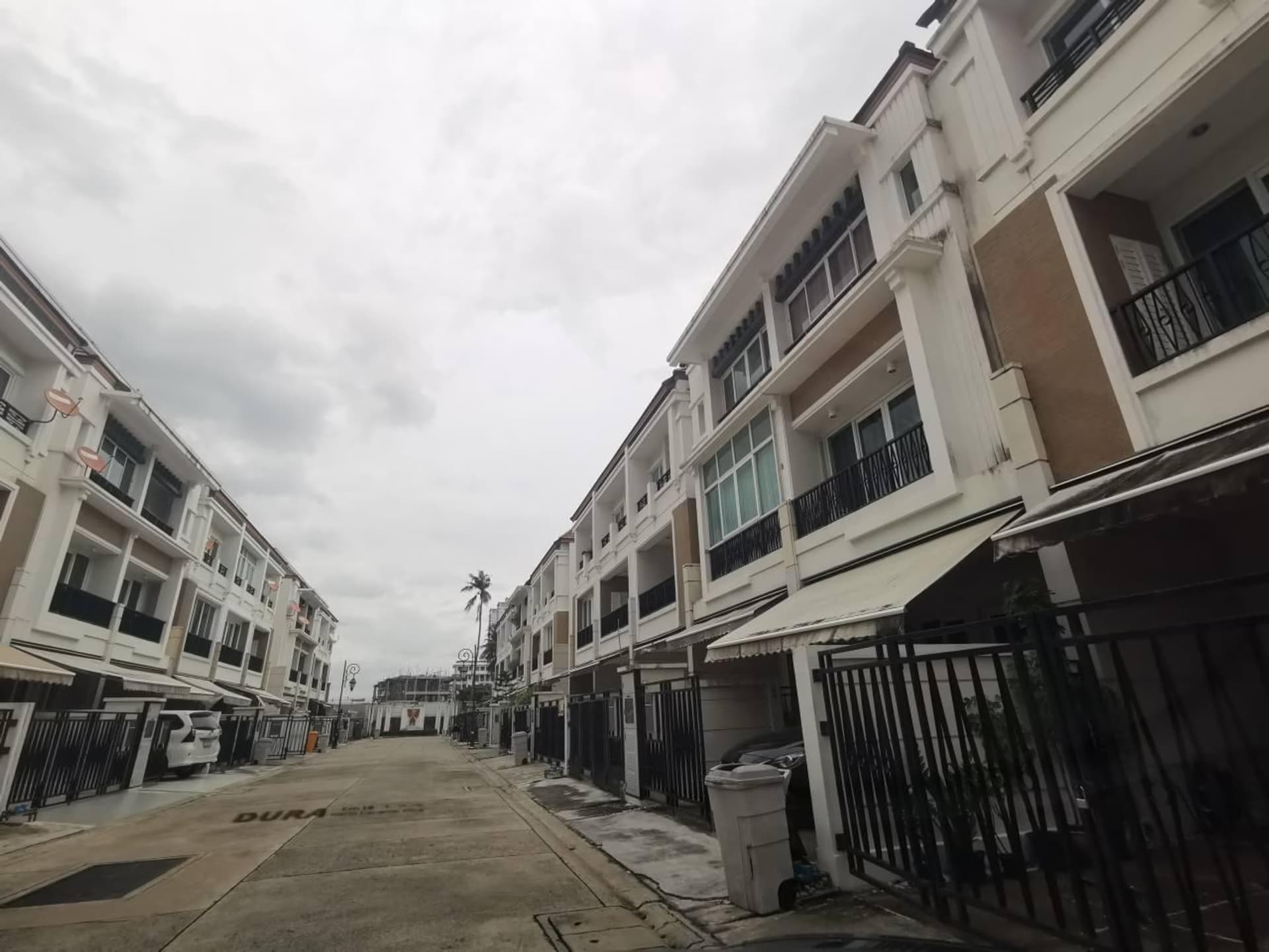 3 Bed Townhouse for Sale in Yan Nawa - Image 1