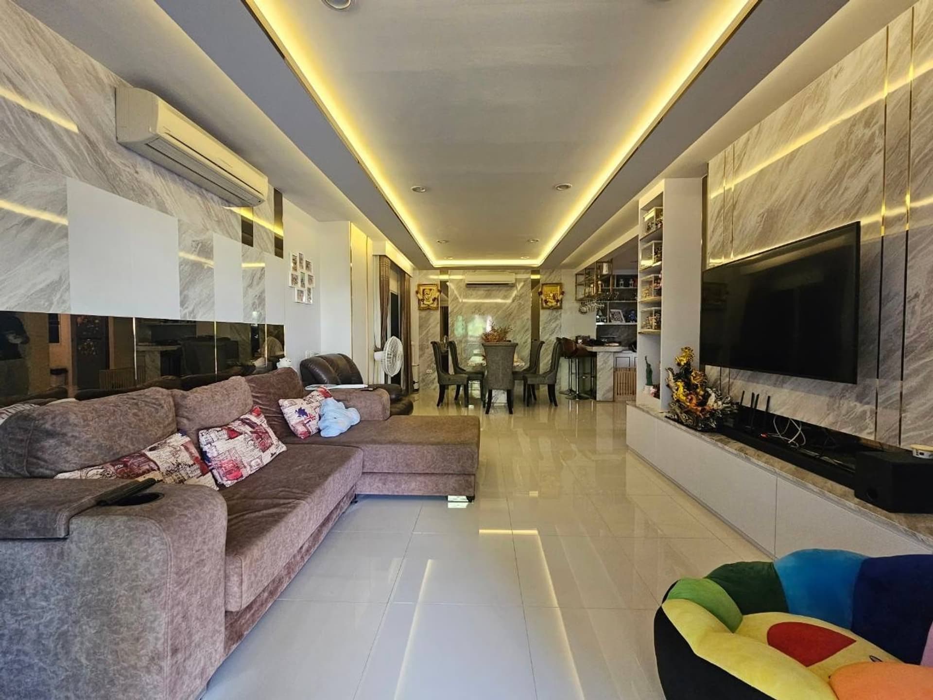 3 Bed House for Sale in Saphan Sung - Image 2