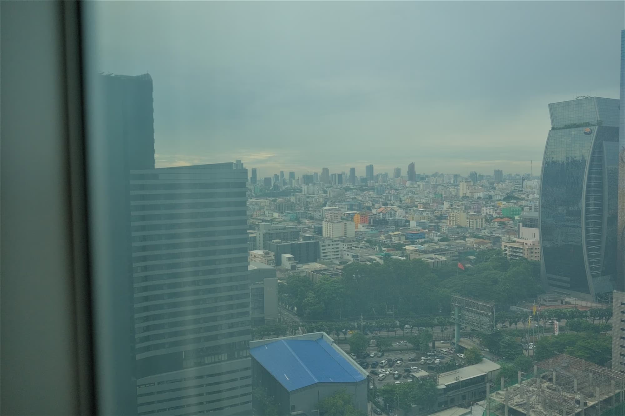 2 ห้องนอน คอนโด สำหรับ จำหน่าย ใน Huai Khwang - Image 11