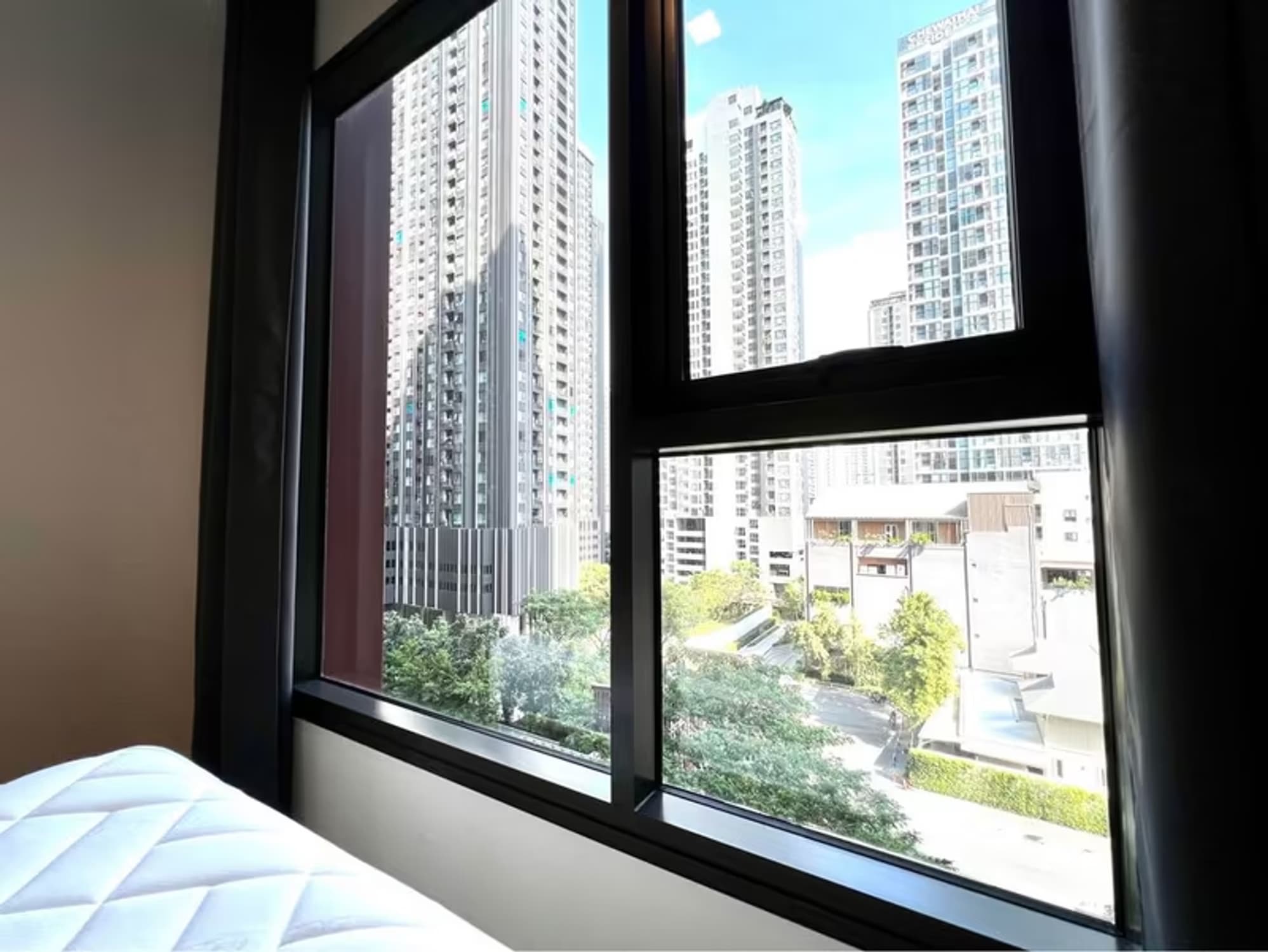 Condo for Rent at Life Asoke Hype - Image 7