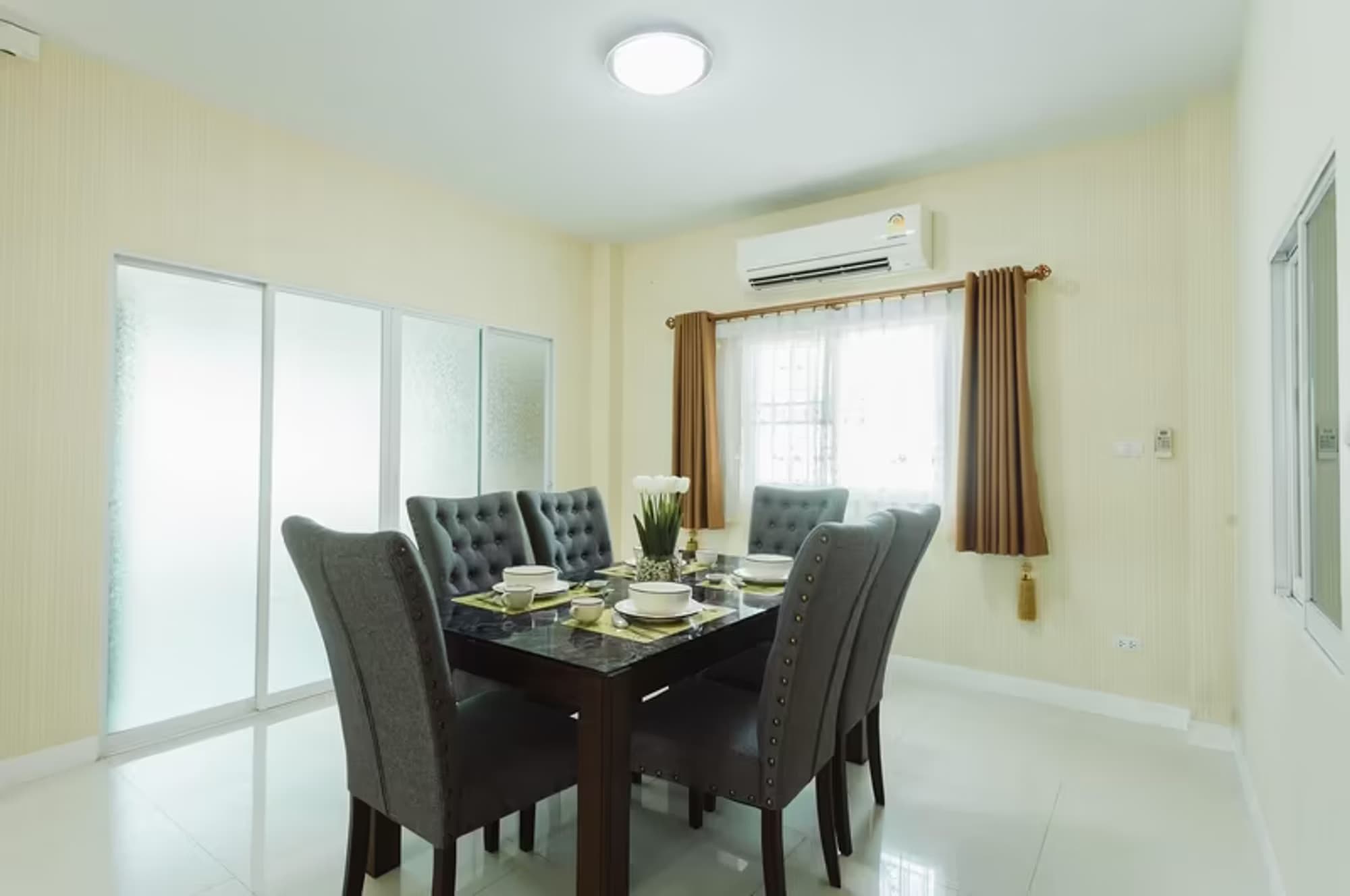 4 Bedroom House - Image 2