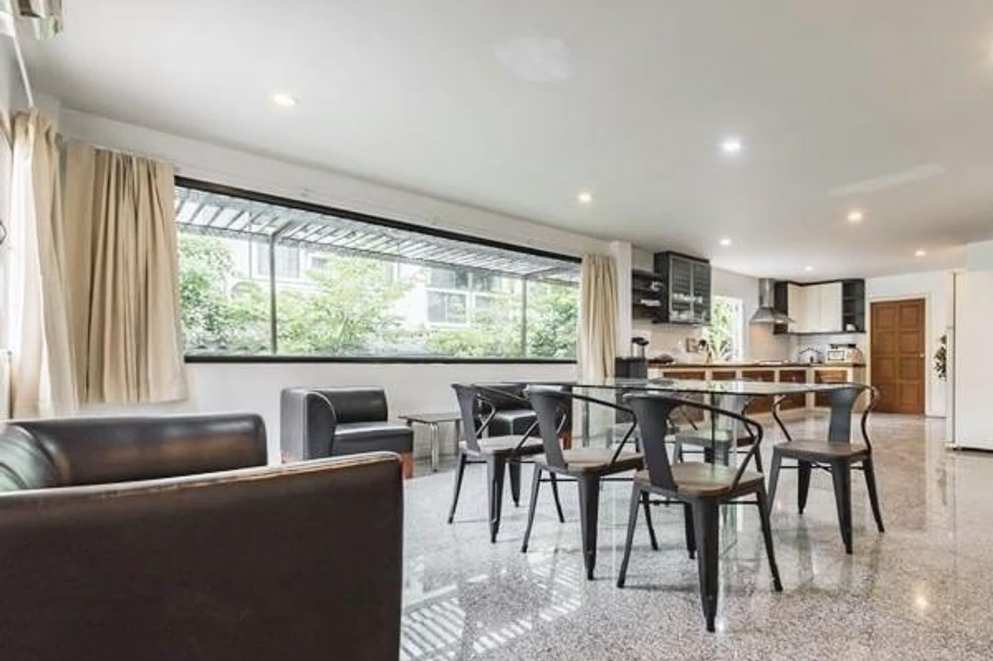 5 Bedroom House - Image 5