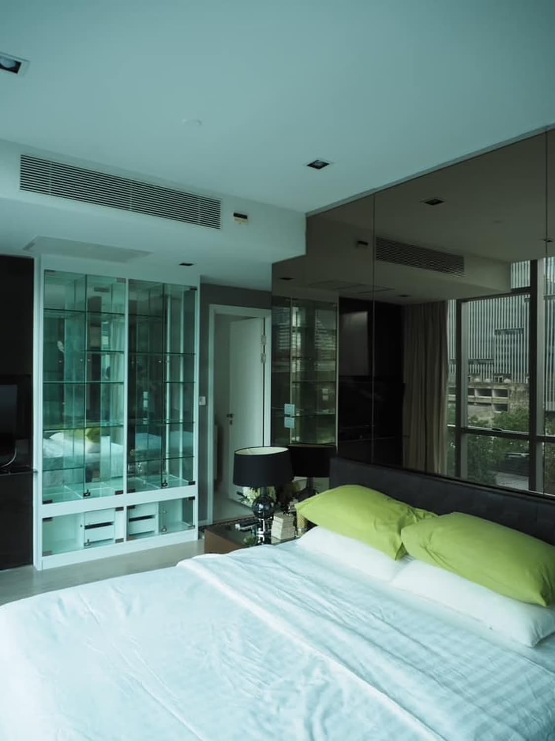 The Room Sukhumvit 21 - Image 8