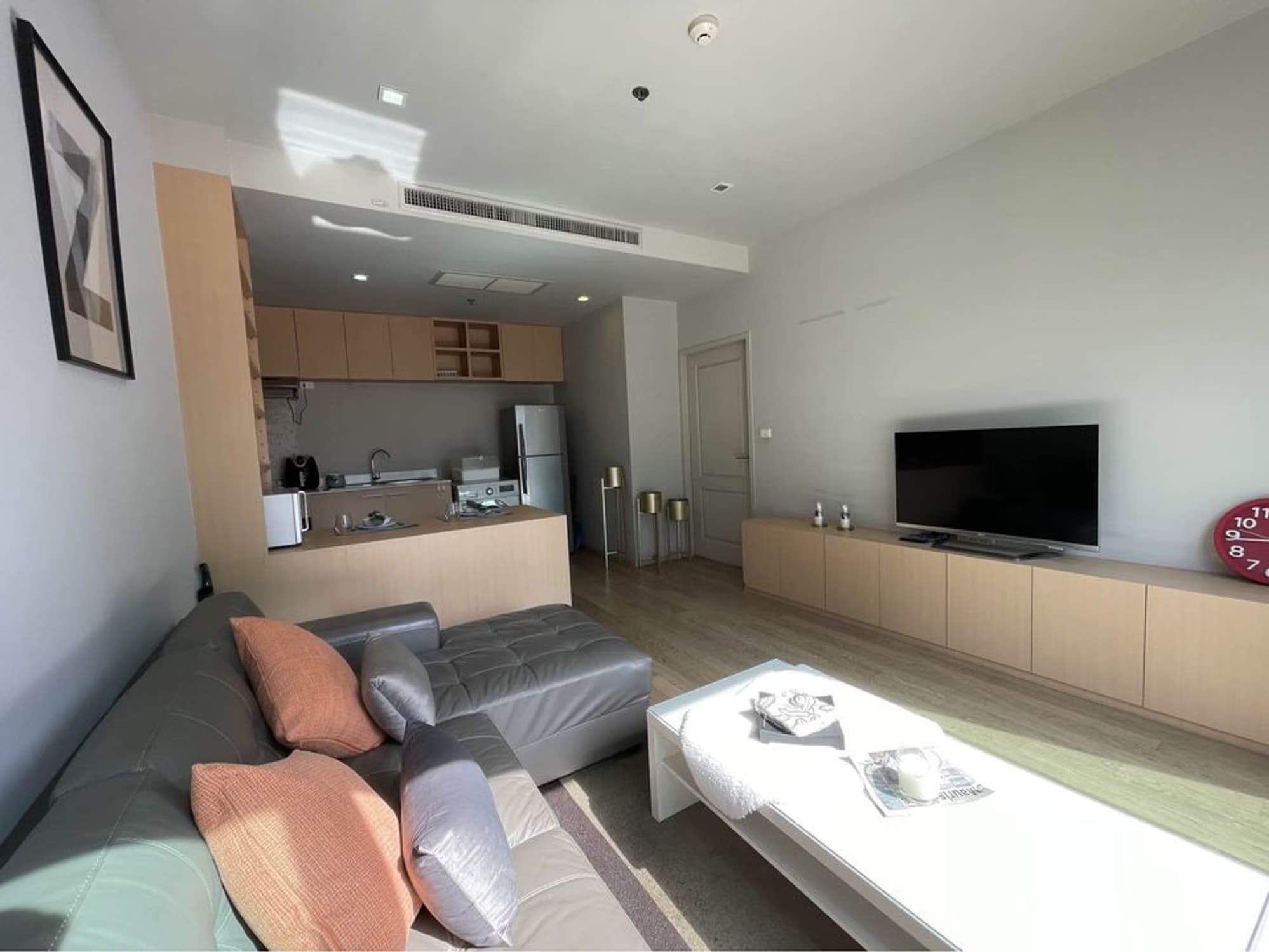Condo for Rent at Noble Refine - Image 4