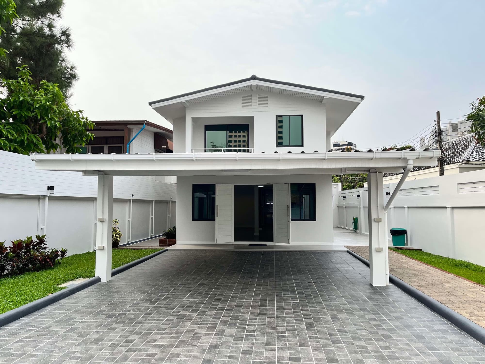 4 Bedroom House - Image 1