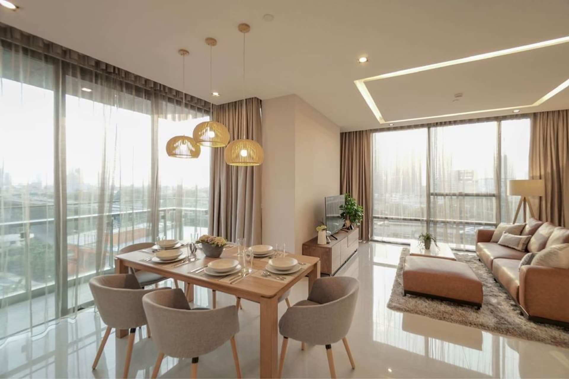 2 ห้องนอน Condo สำหรับ ขายและจำหน่าย ใกล้ Surasak BTS - Image 2