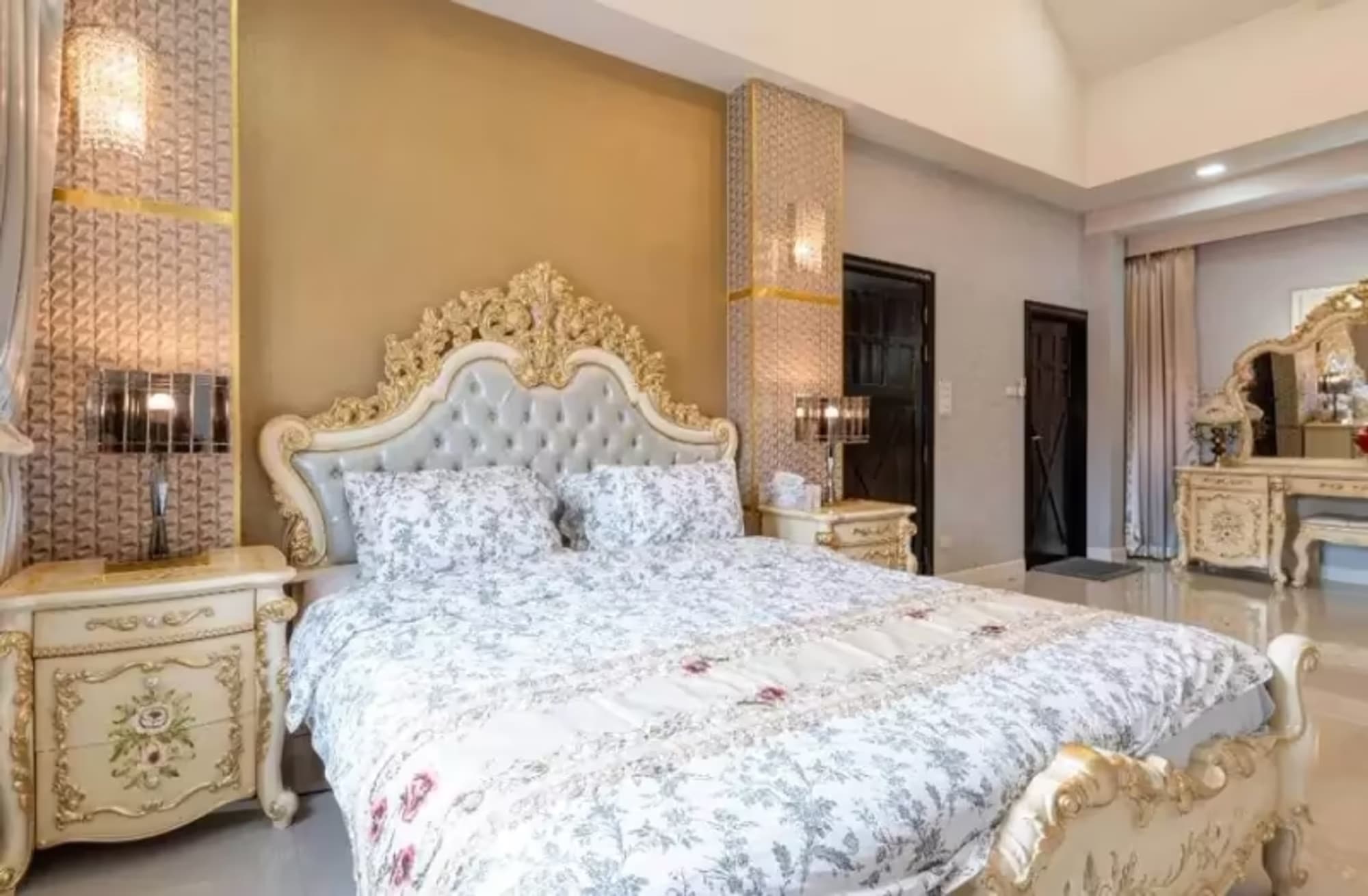 4 Bedroom House - Image 10