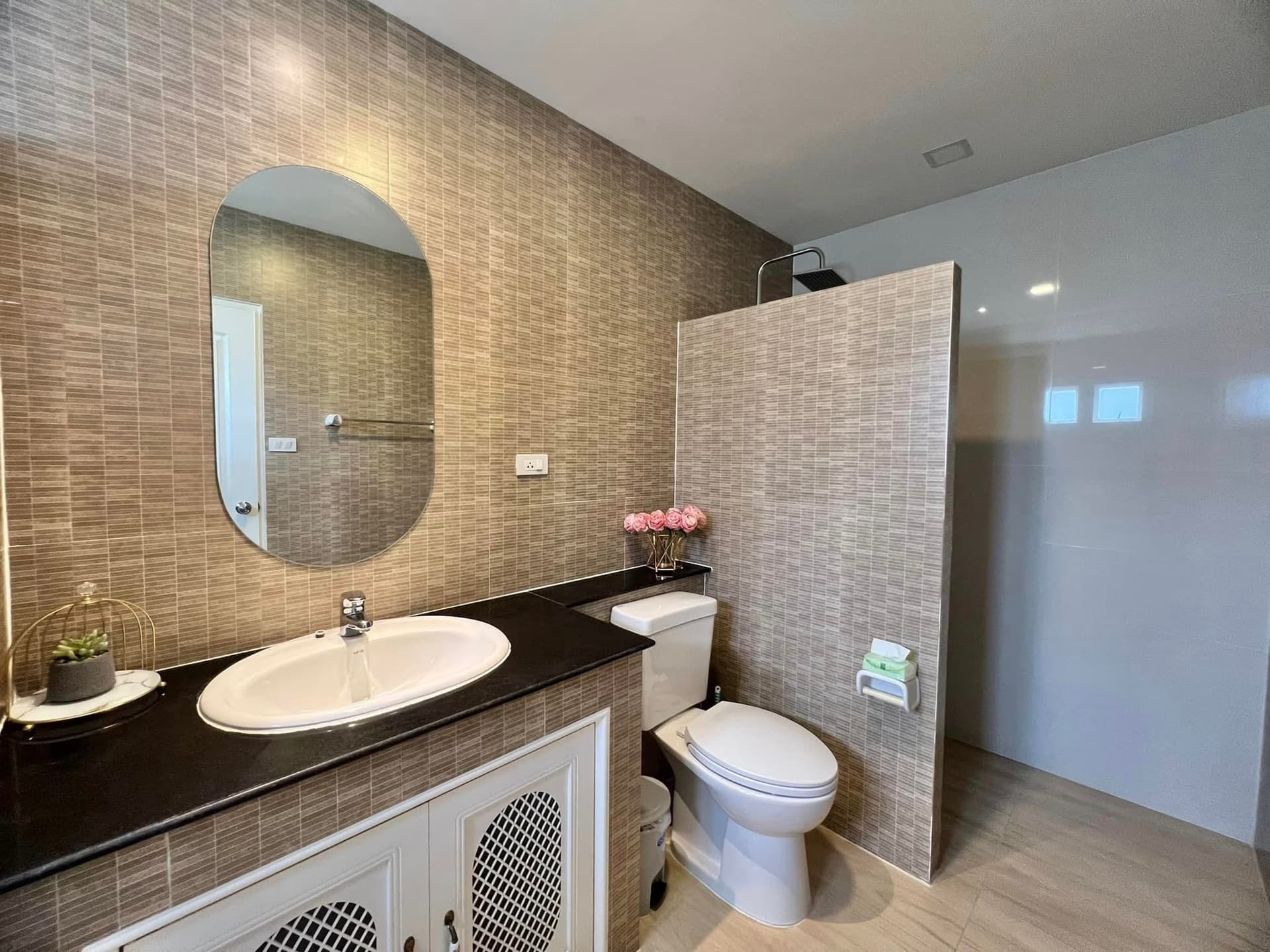 4 Bed House for Rent in Hang Dong - Image 11