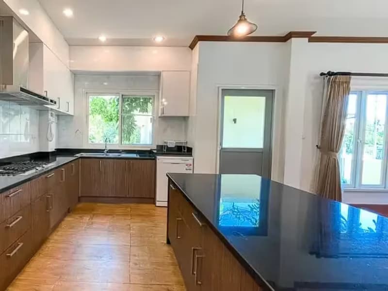 5 Bedroom House