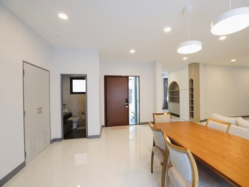 4 Bed House for Rent in Bang Phli