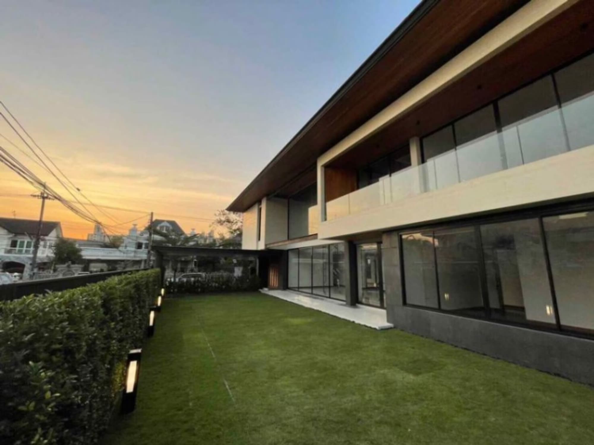 5 Bed House for Rent in Bang Na - Image 2