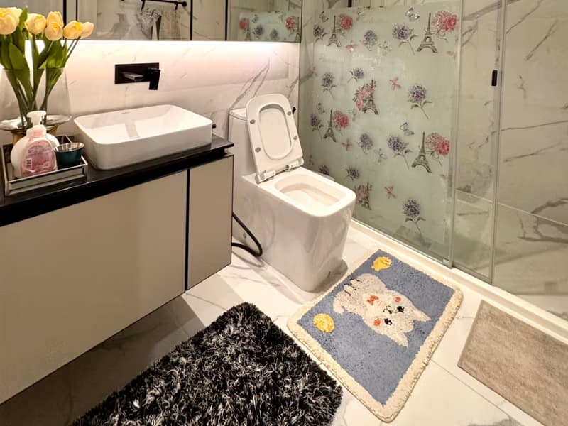 2 Bed Condo for Sale in Ratchathewi