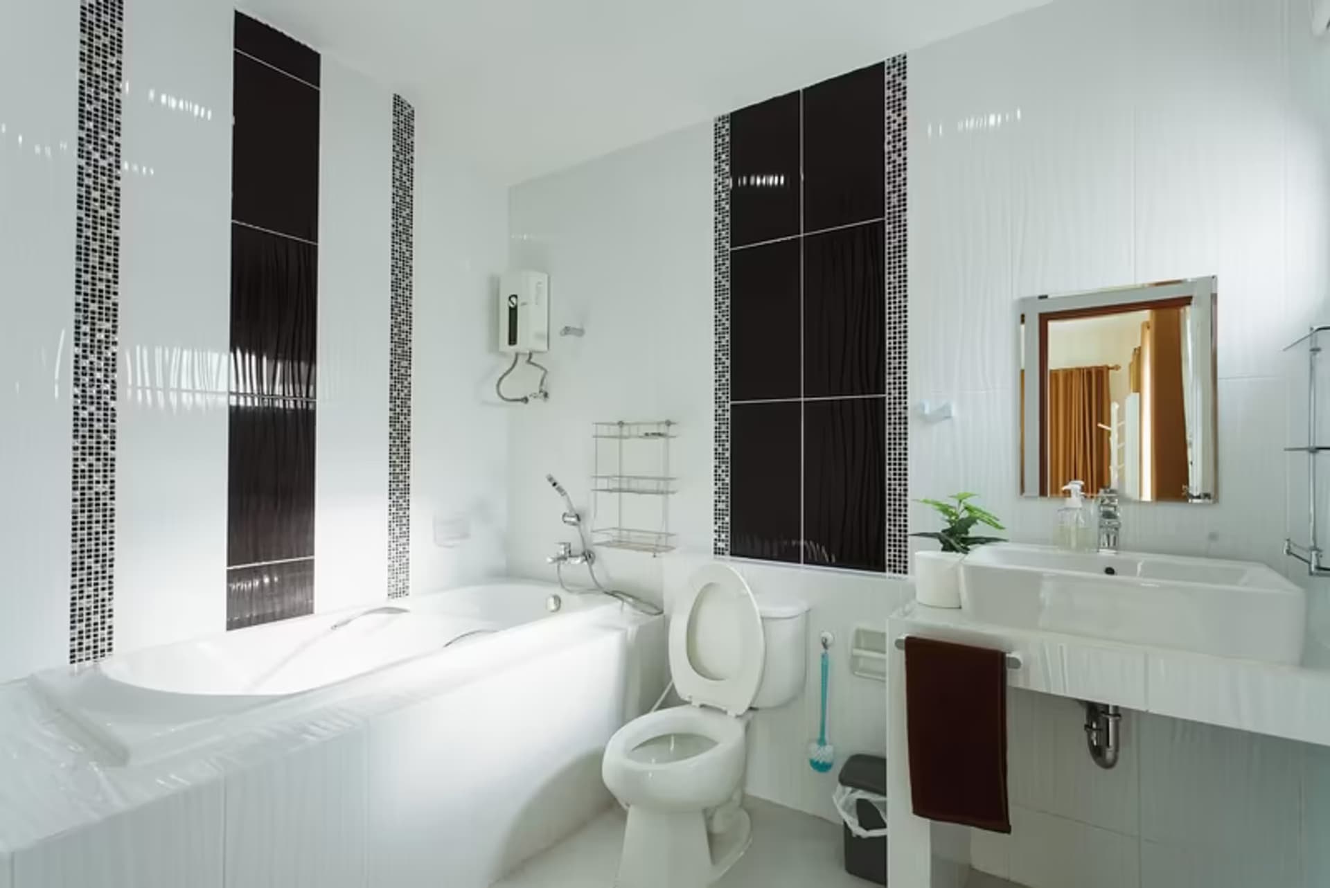 4 Bedroom House - Image 14