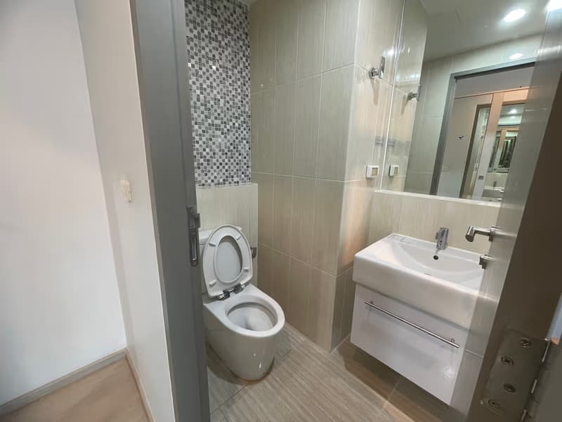 2 Bed Condo for Rent and Sale  Near Huai Khwang MRT