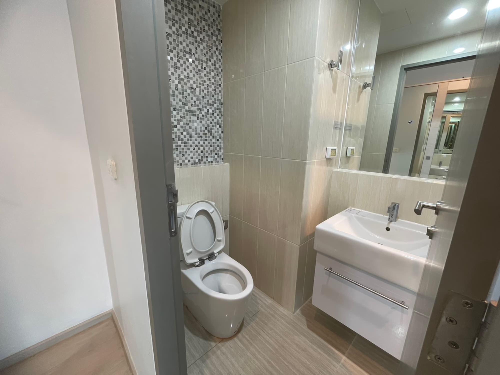 2 ห้องนอน undefined สำหรับ ขายและจำหน่าย ใกล้ Huai Khwang MRT - Image 12