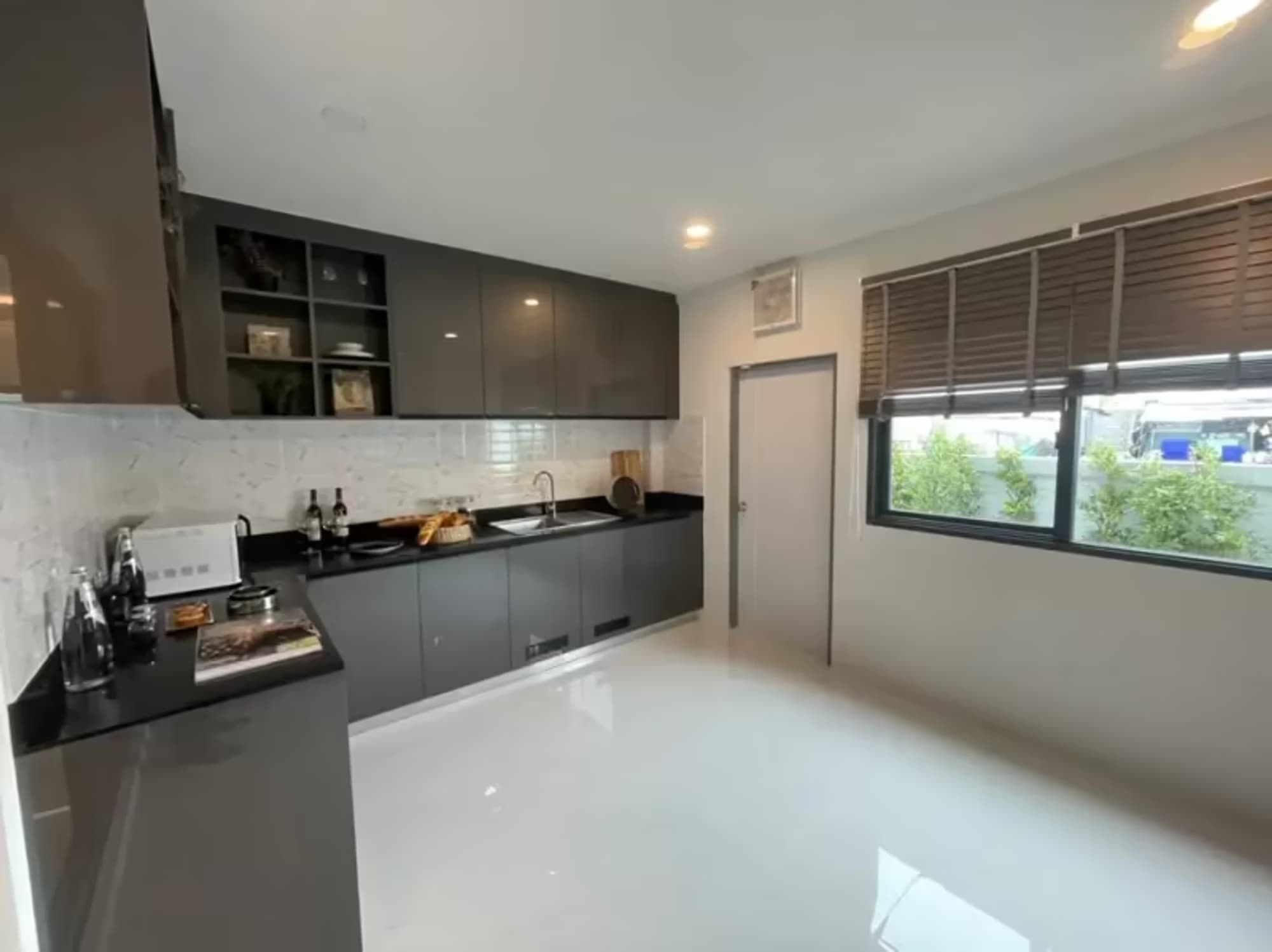 5 Bedroom House - Image 1