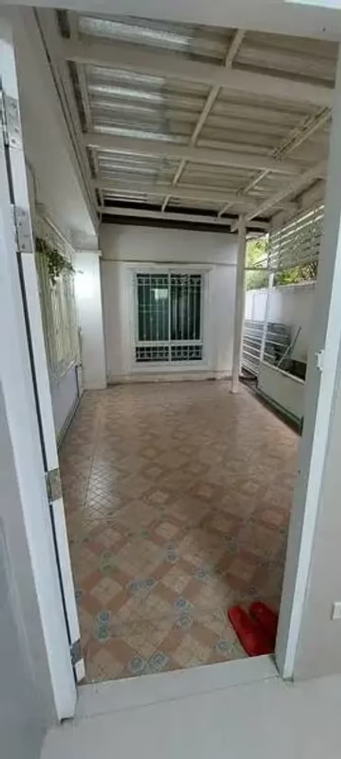 5 Bedroom House - Image 7