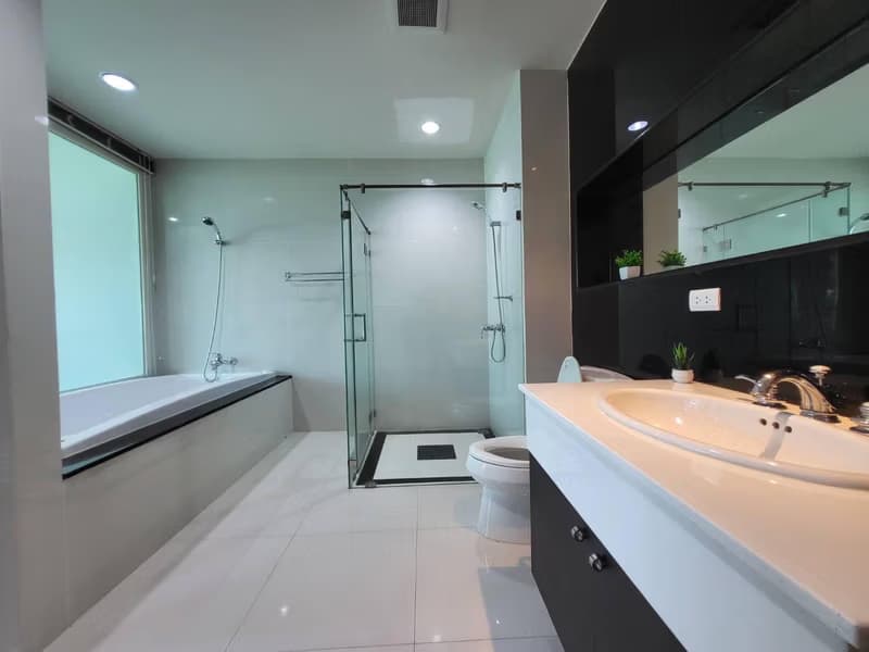 1 Bed Condo for Rent and Sale  Near Chit Lom BTS