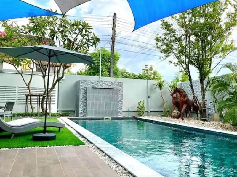 6 Bed House for Rent in San Sai