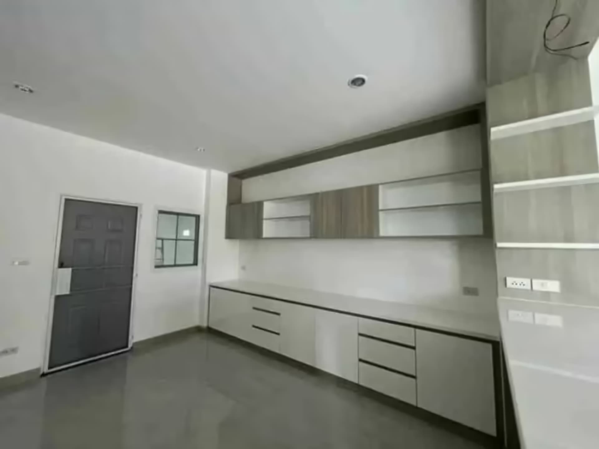 4 Bedroom House - Image 3