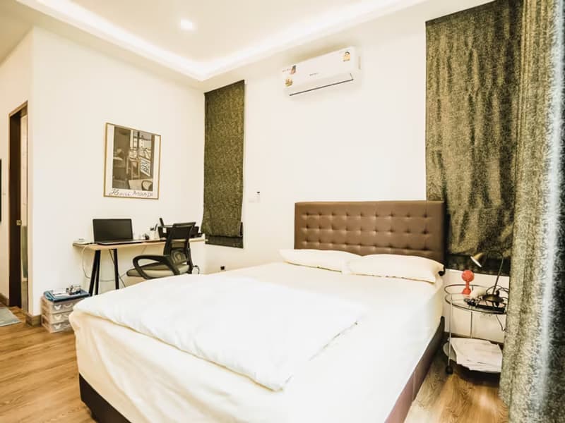 5 Bedroom House