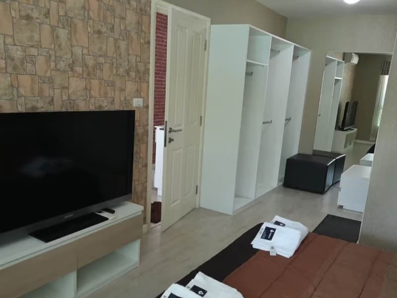 1 Bedroom Condo