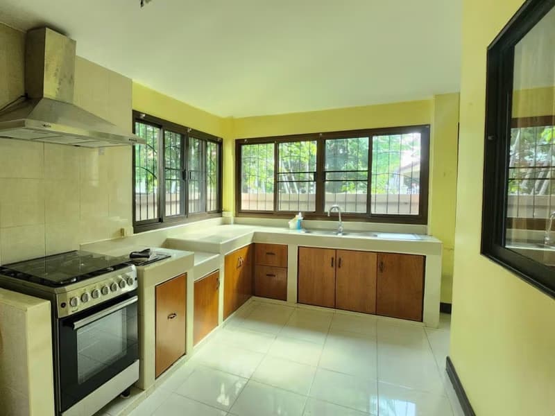 4 Bed House for Rent in Mueang Chiang Mai