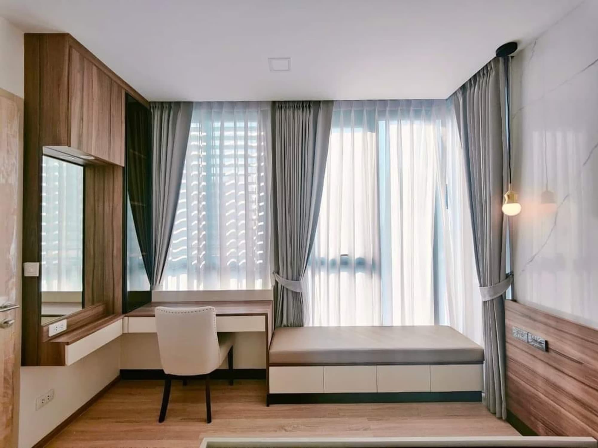1 Bed Condo for Rent and Sale in Phaya Thai - Image 4