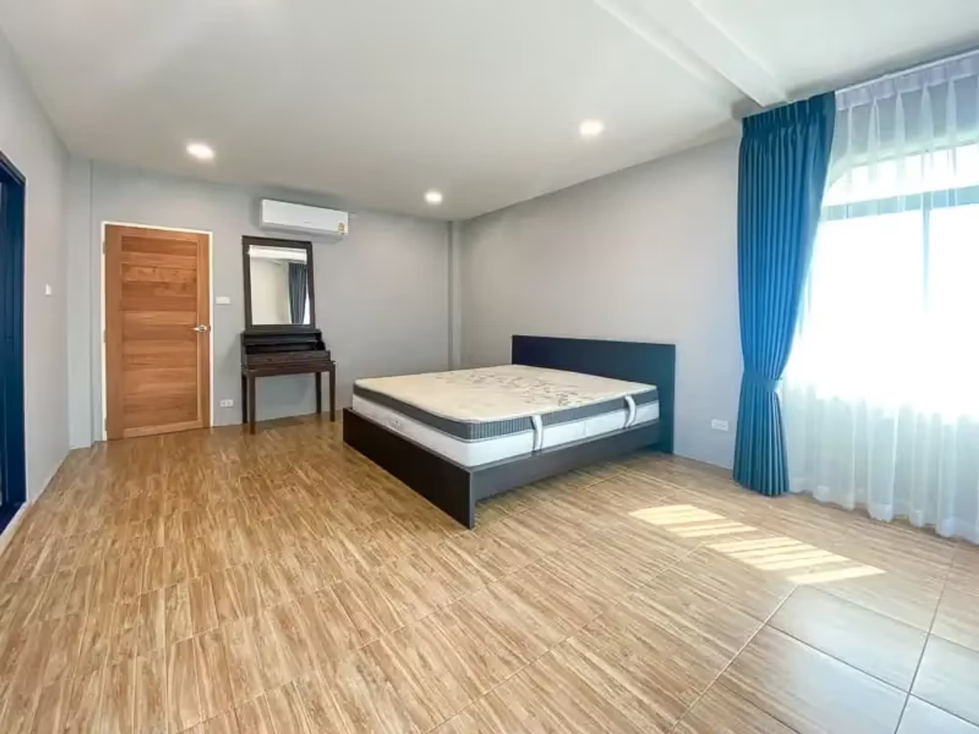 4 Bedroom House - Image 5