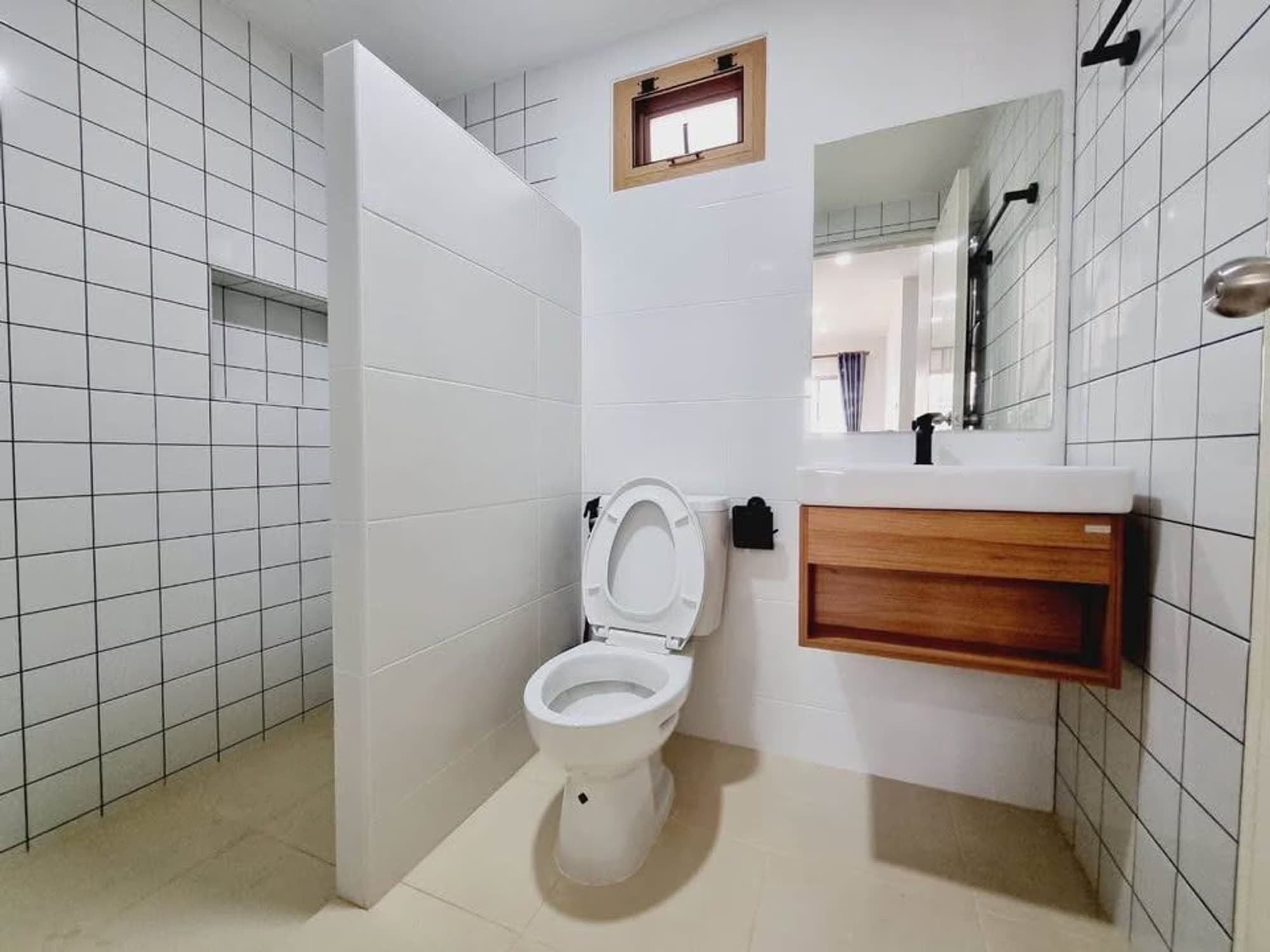 4 Bed House for Rent in Hang Dong - Image 12