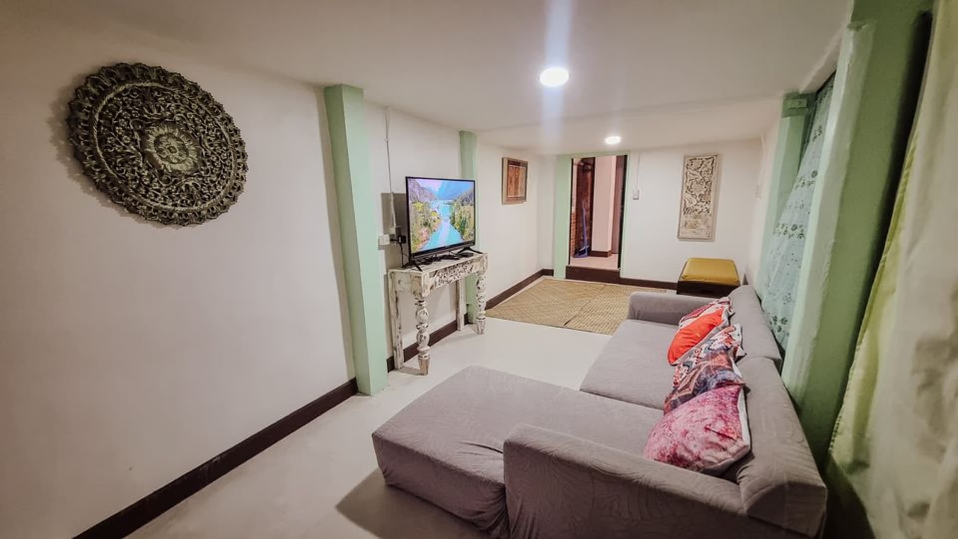 6 Bed House for Rent and Sale in Mueang Chiang Mai - Image 11