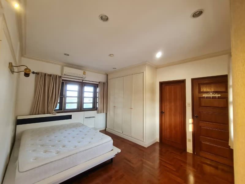 4 Bed House for Rent in Bang Phli District