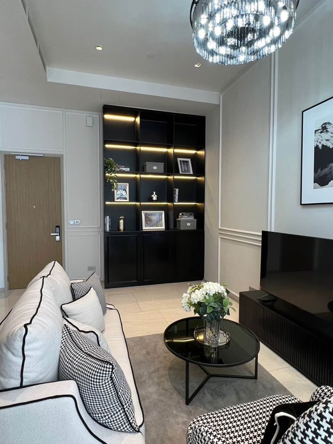 2 Bed Condo for Rent in Bang Rak - Image 7