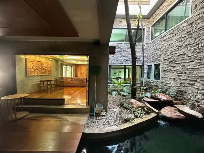 6 Bedroom House