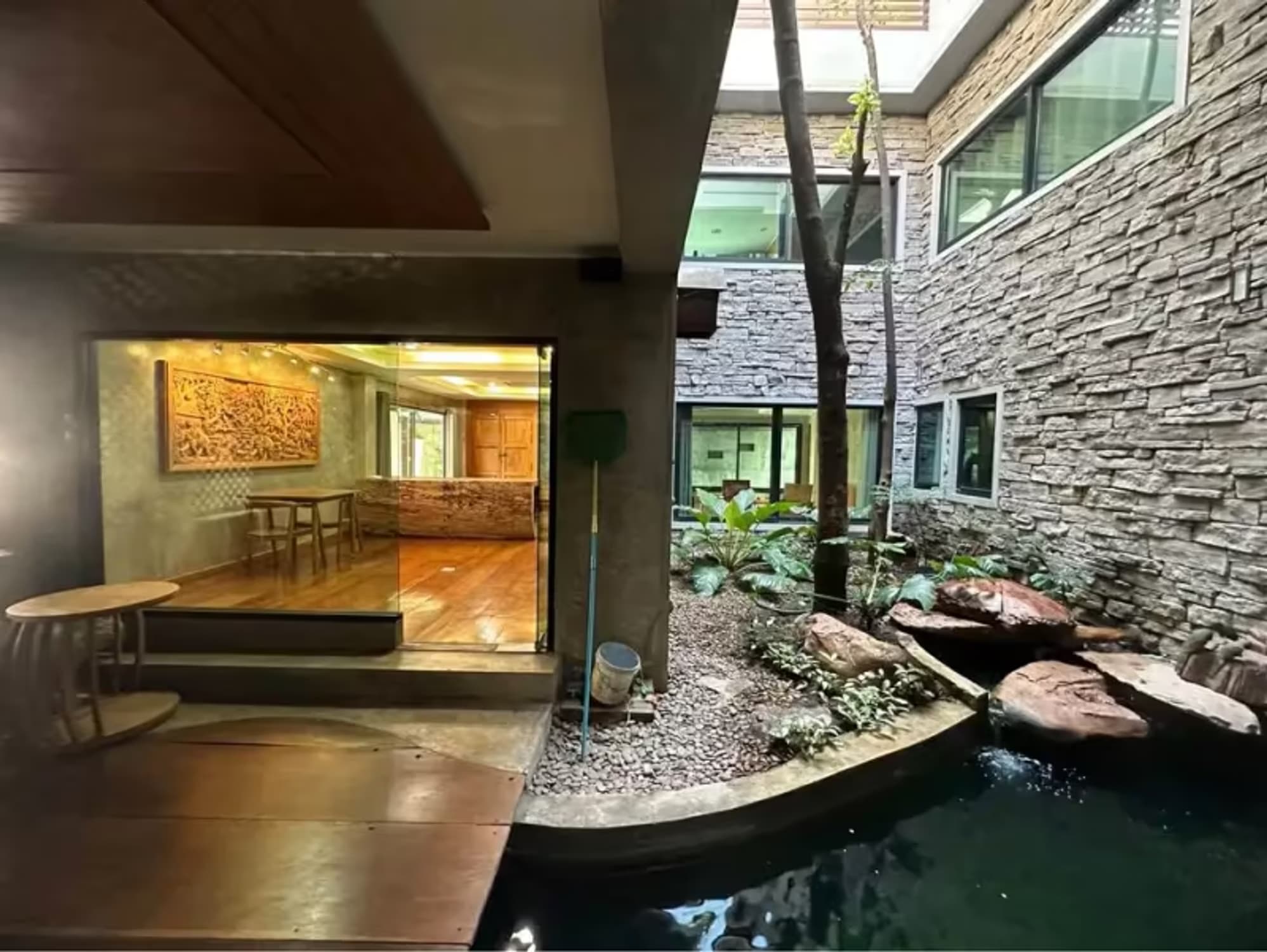6 Bedroom House - Image 2