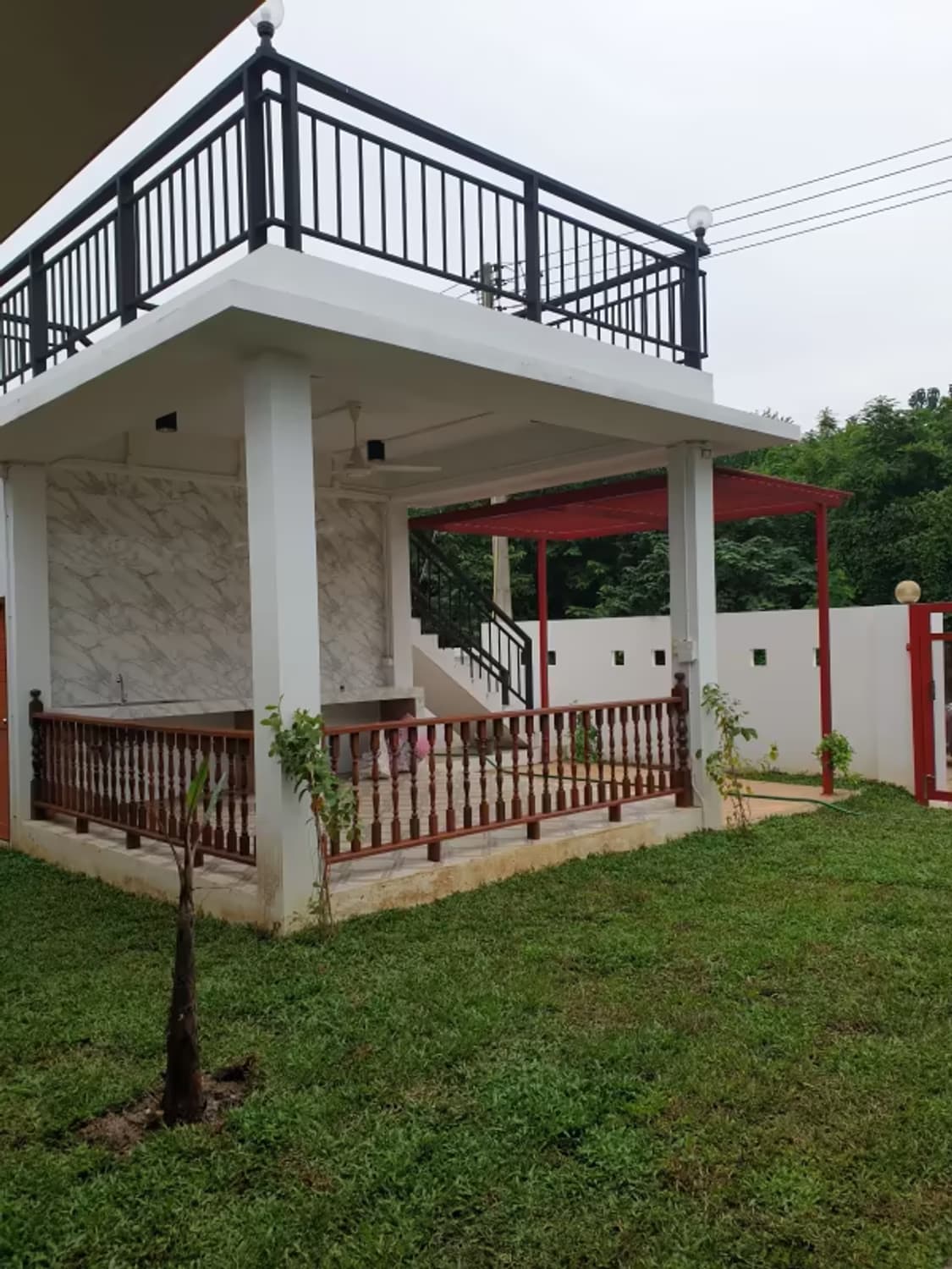 6 Bedroom House - Image 6