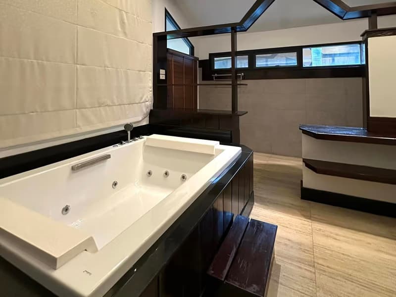 4 Bed House for Rent in Mae Rim