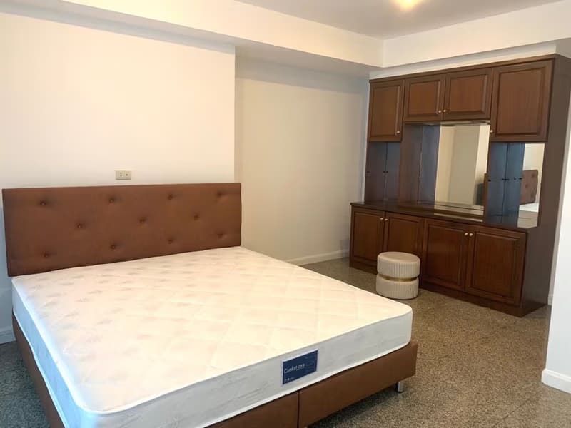 3 Bed Condo for Rent in Watthana