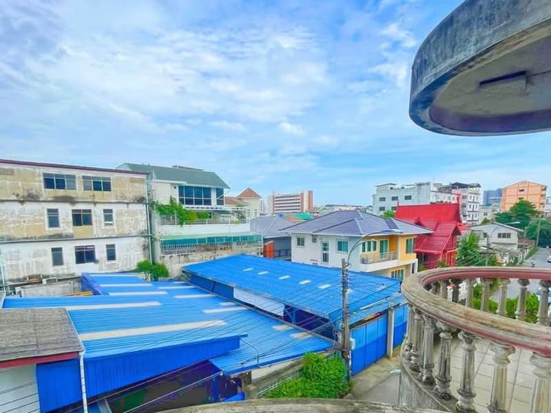 8 Bed House for Sale in Mueang Samut Prakan