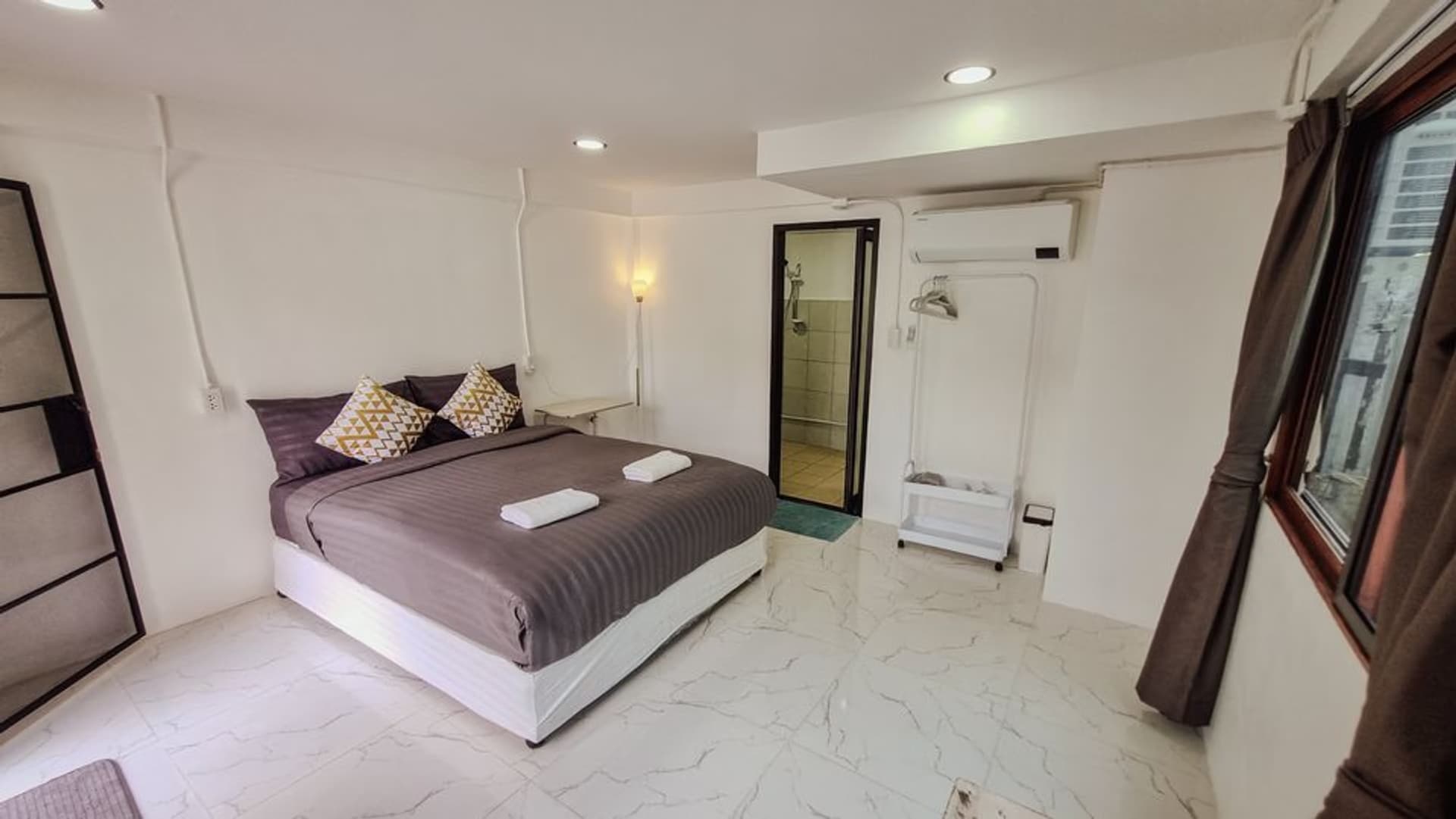 6 Bed House for Rent and Sale in Mueang Chiang Mai - Image 21