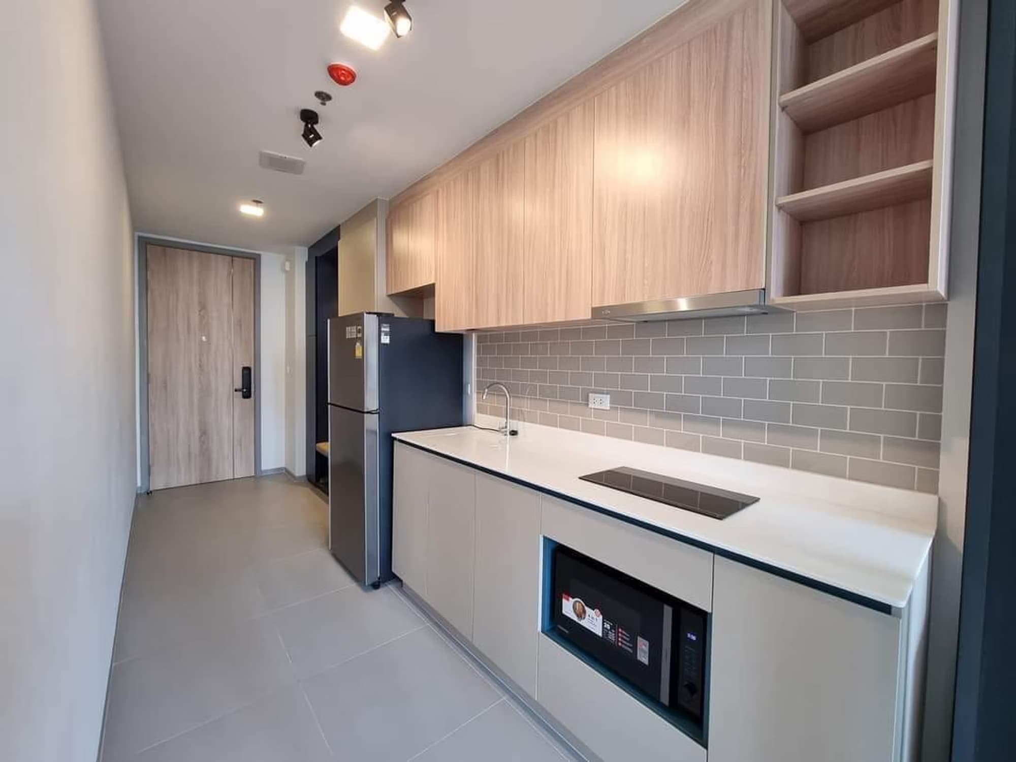 1 Bed Condo for Rent and Sale in Phaya Thai - Image 3