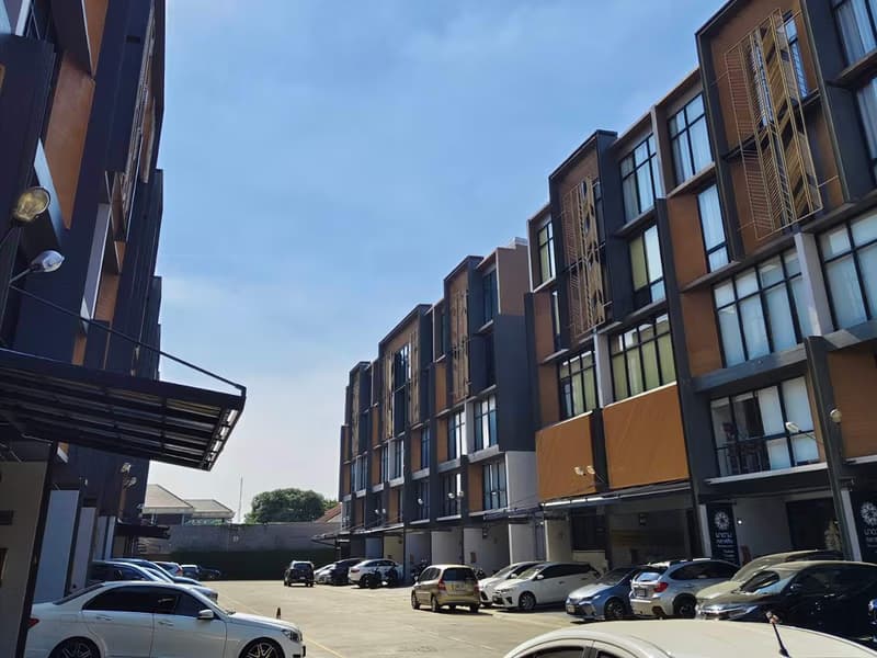 3 Bed Townhouse for Rent and Sale in Suan Luang