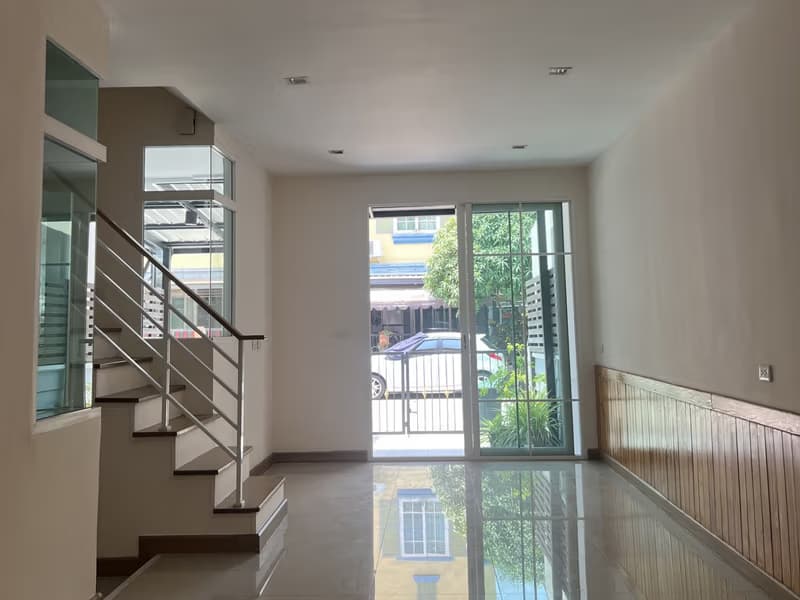 3 Bed Townhouse for Rent and Sale in Prawet