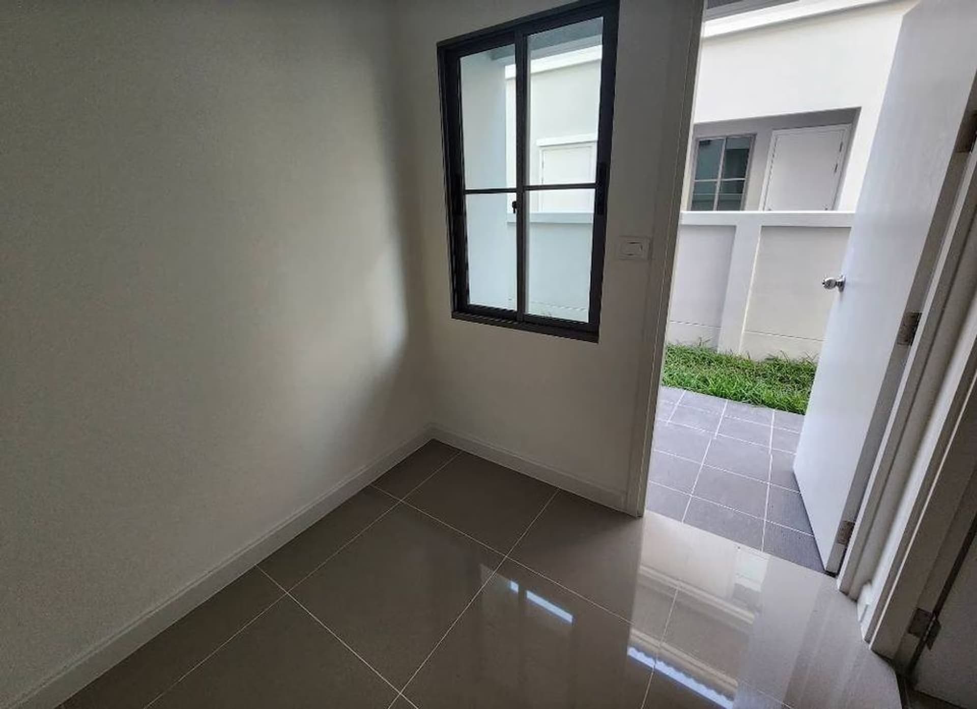 4 Bedroom House - Image 7