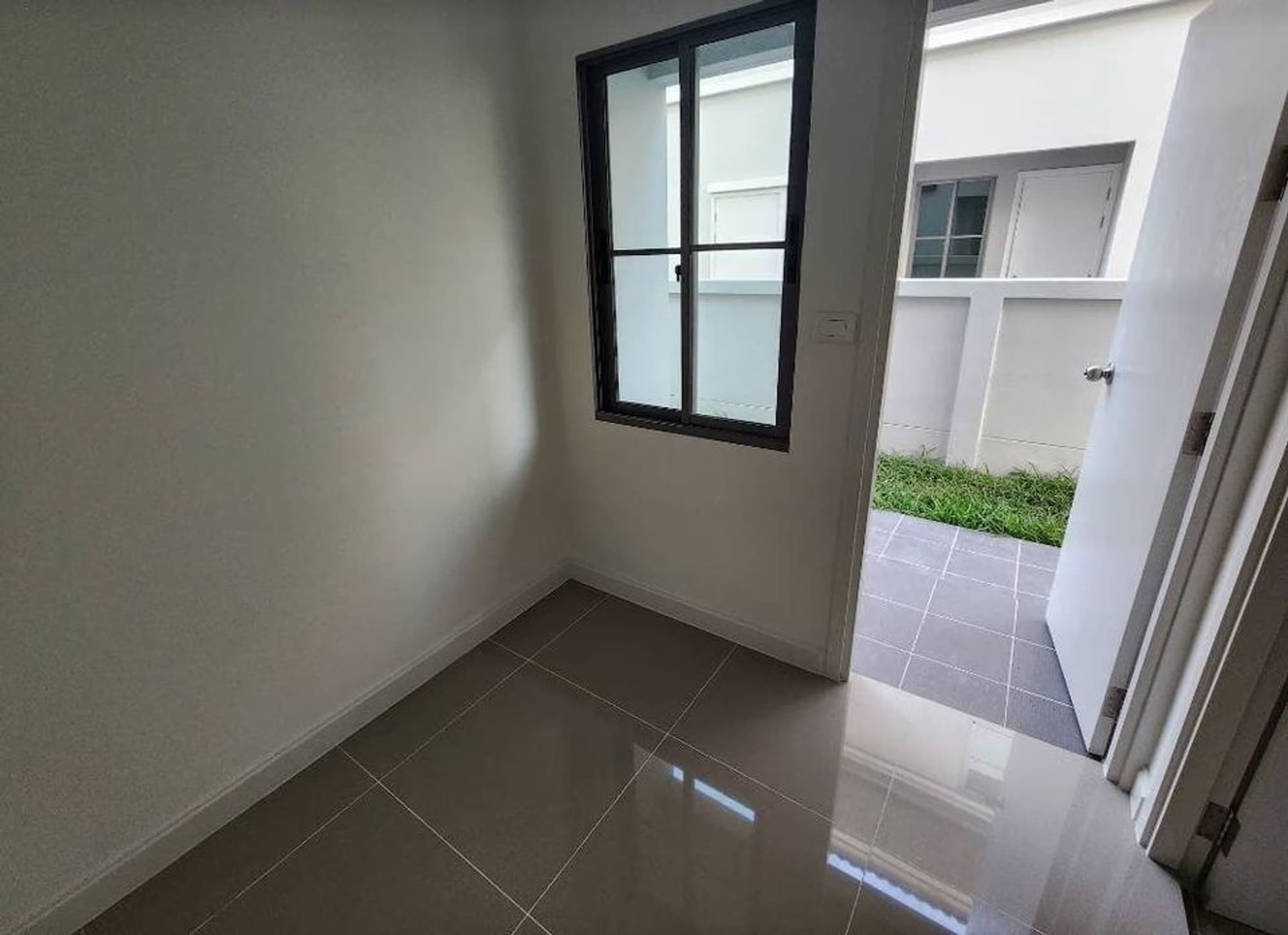 4 Bedroom House - Image 7